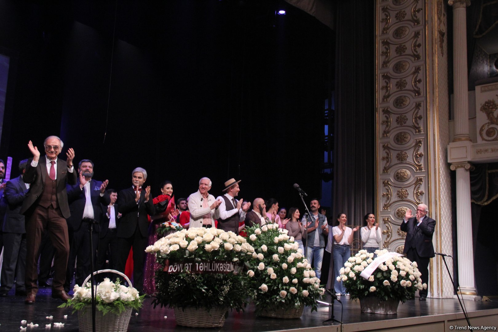 Феерический юбилей Юлия Гусмана в Баку отметили красочным спектаклем "Не бойся, мы с тобой!" (ВИДЕО, ФОТО)