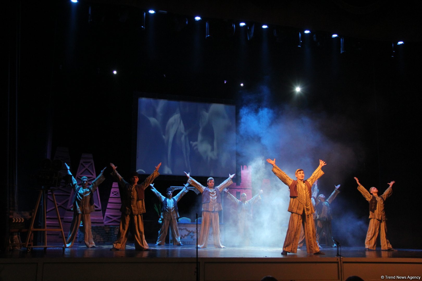 Феерический юбилей Юлия Гусмана в Баку отметили красочным спектаклем "Не бойся, мы с тобой!" (ВИДЕО, ФОТО)