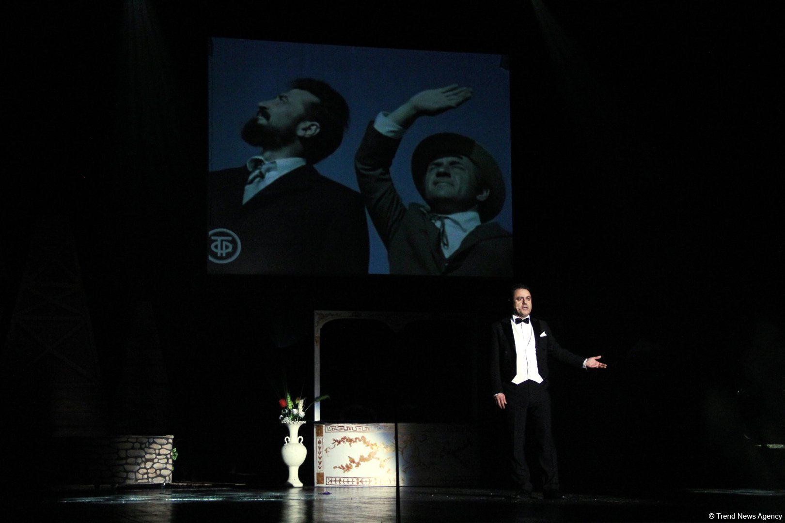 Феерический юбилей Юлия Гусмана в Баку отметили красочным спектаклем "Не бойся, мы с тобой!" (ВИДЕО, ФОТО)