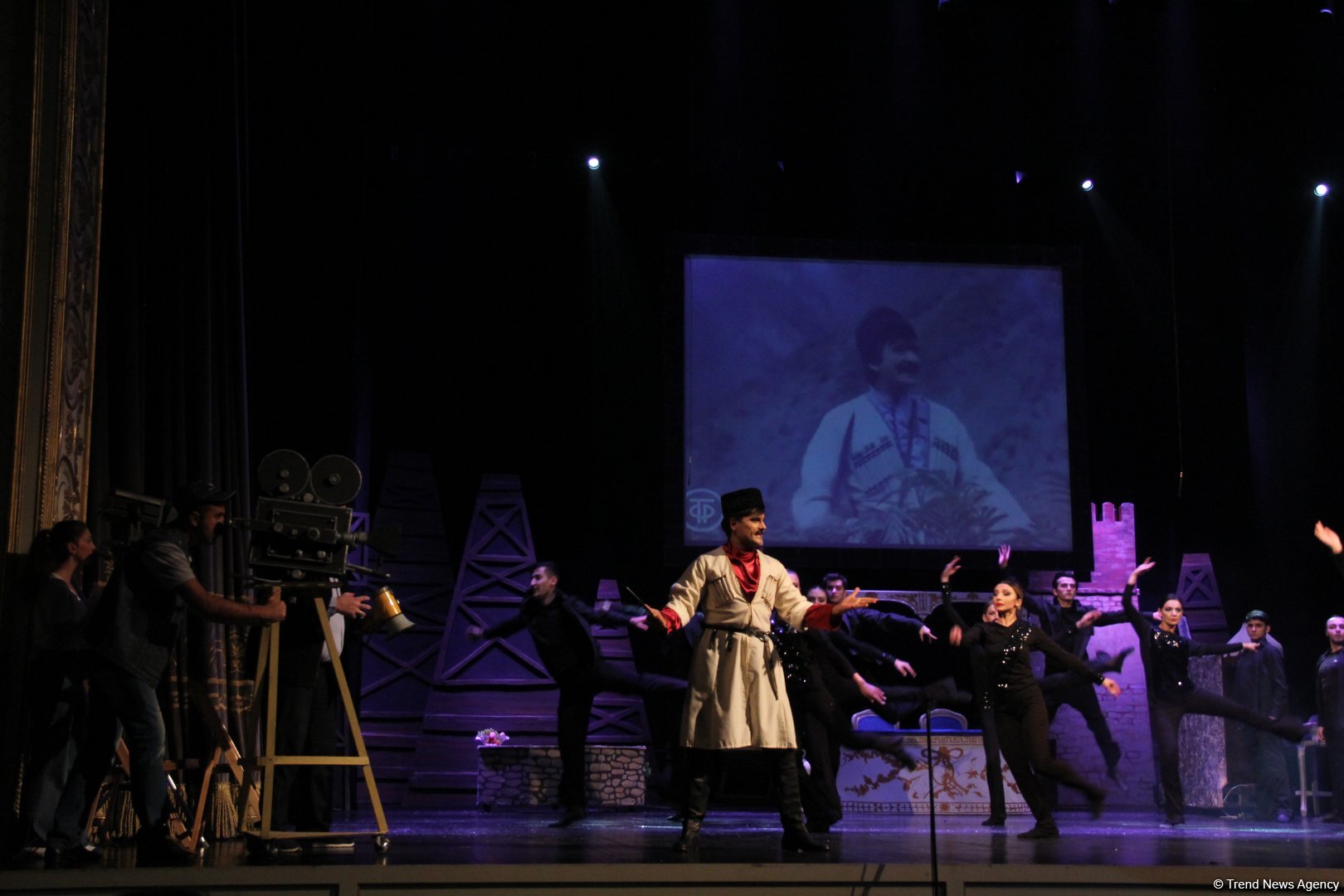 Феерический юбилей Юлия Гусмана в Баку отметили красочным спектаклем "Не бойся, мы с тобой!" (ВИДЕО, ФОТО)