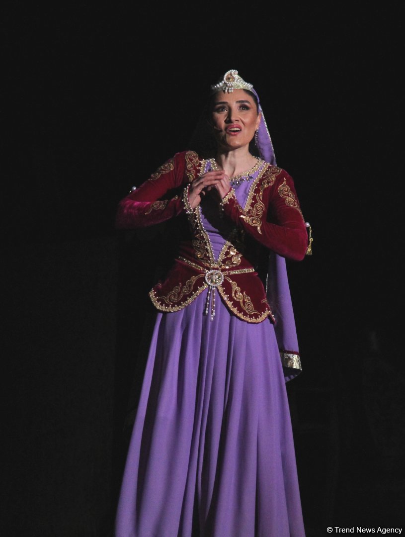 Феерический юбилей Юлия Гусмана в Баку отметили красочным спектаклем "Не бойся, мы с тобой!" (ВИДЕО, ФОТО)