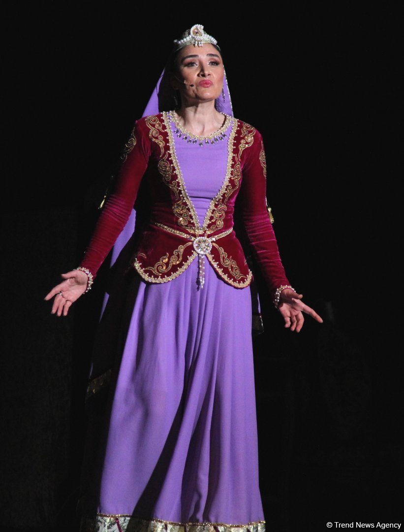 Феерический юбилей Юлия Гусмана в Баку отметили красочным спектаклем "Не бойся, мы с тобой!" (ВИДЕО, ФОТО)