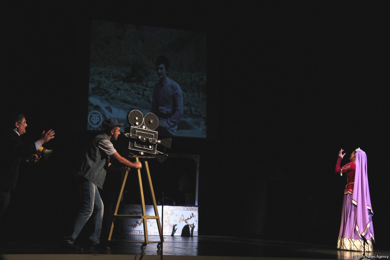 Феерический юбилей Юлия Гусмана в Баку отметили красочным спектаклем "Не бойся, мы с тобой!" (ВИДЕО, ФОТО)