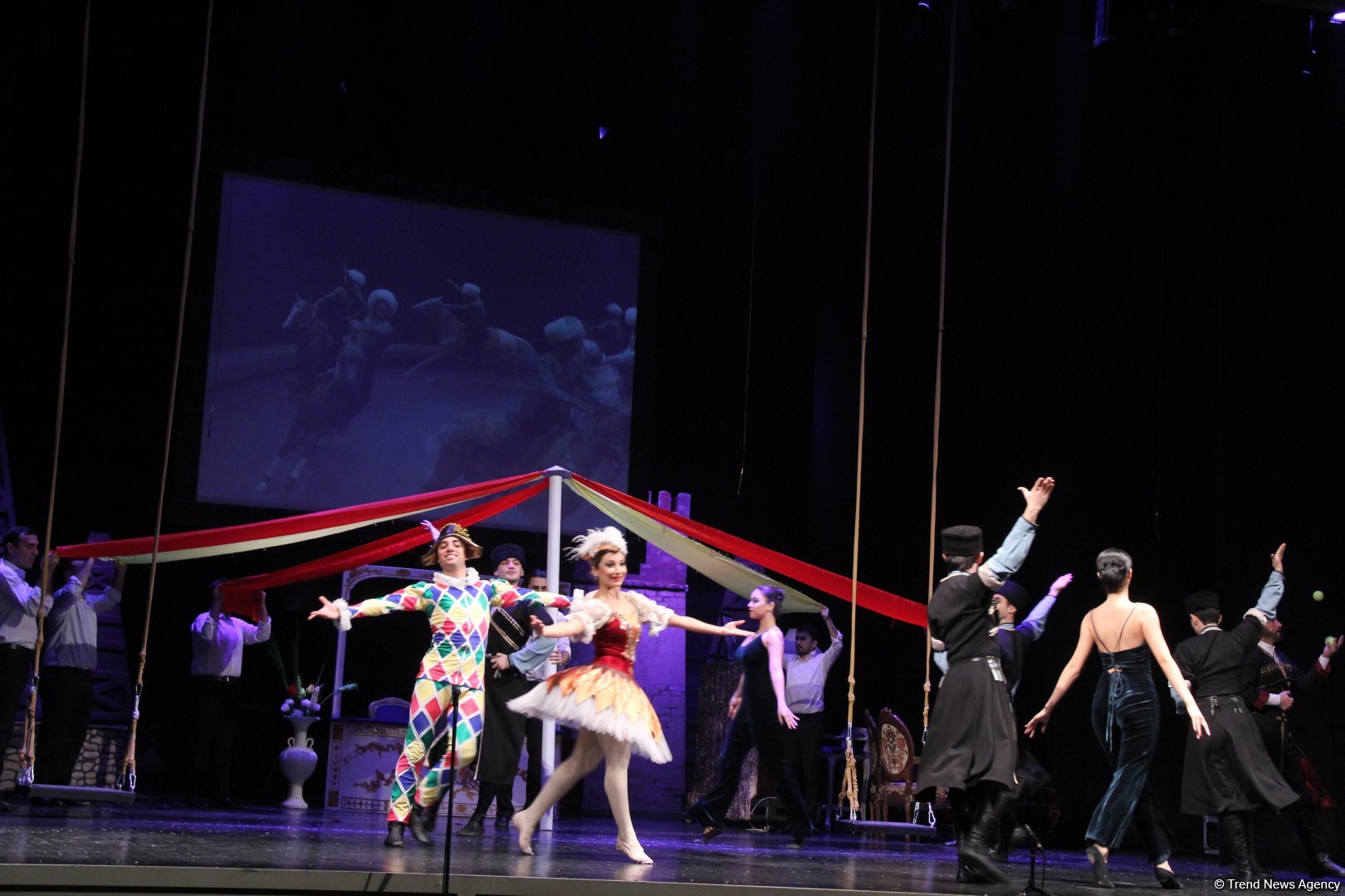 Феерический юбилей Юлия Гусмана в Баку отметили красочным спектаклем "Не бойся, мы с тобой!" (ВИДЕО, ФОТО)