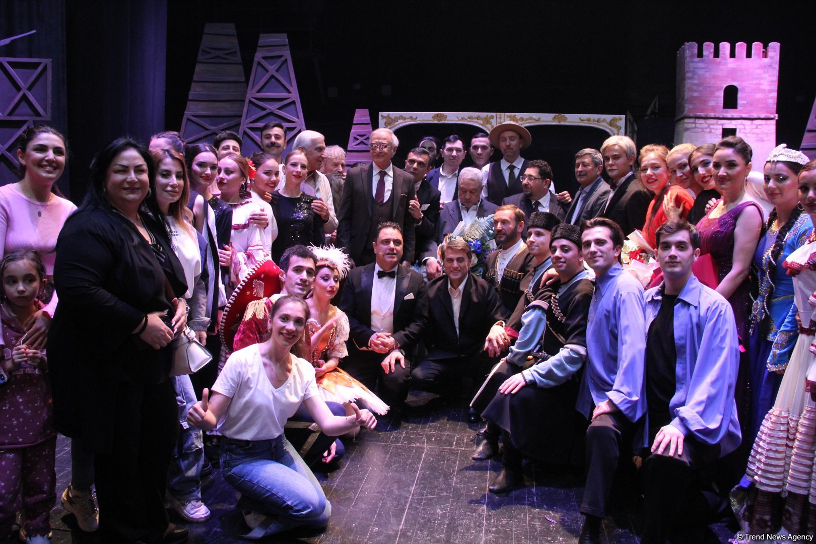 Феерический юбилей Юлия Гусмана в Баку отметили красочным спектаклем "Не бойся, мы с тобой!" (ВИДЕО, ФОТО)