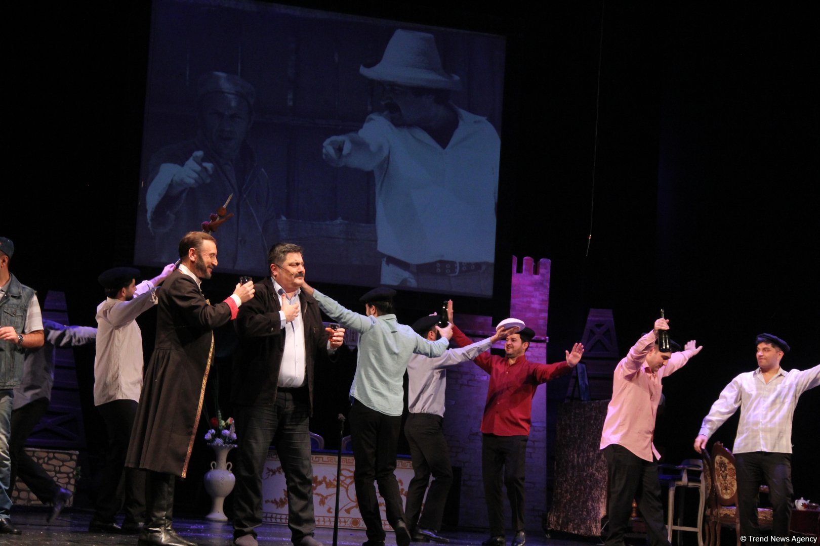 Феерический юбилей Юлия Гусмана в Баку отметили красочным спектаклем "Не бойся, мы с тобой!" (ВИДЕО, ФОТО)