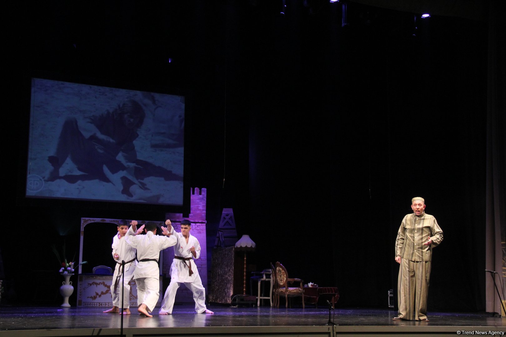 Феерический юбилей Юлия Гусмана в Баку отметили красочным спектаклем "Не бойся, мы с тобой!" (ВИДЕО, ФОТО)