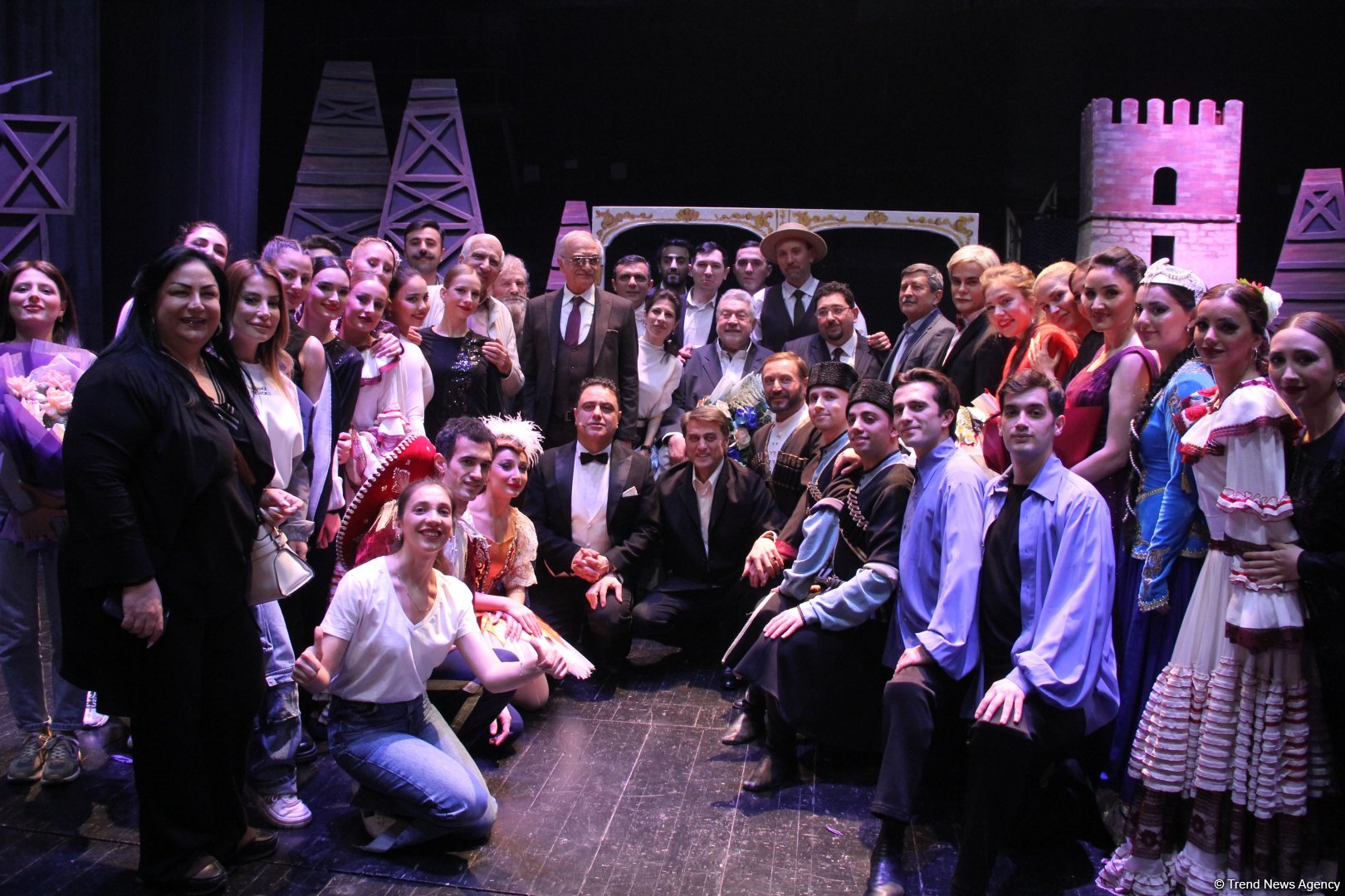 Феерический юбилей Юлия Гусмана в Баку отметили красочным спектаклем "Не бойся, мы с тобой!" (ВИДЕО, ФОТО)