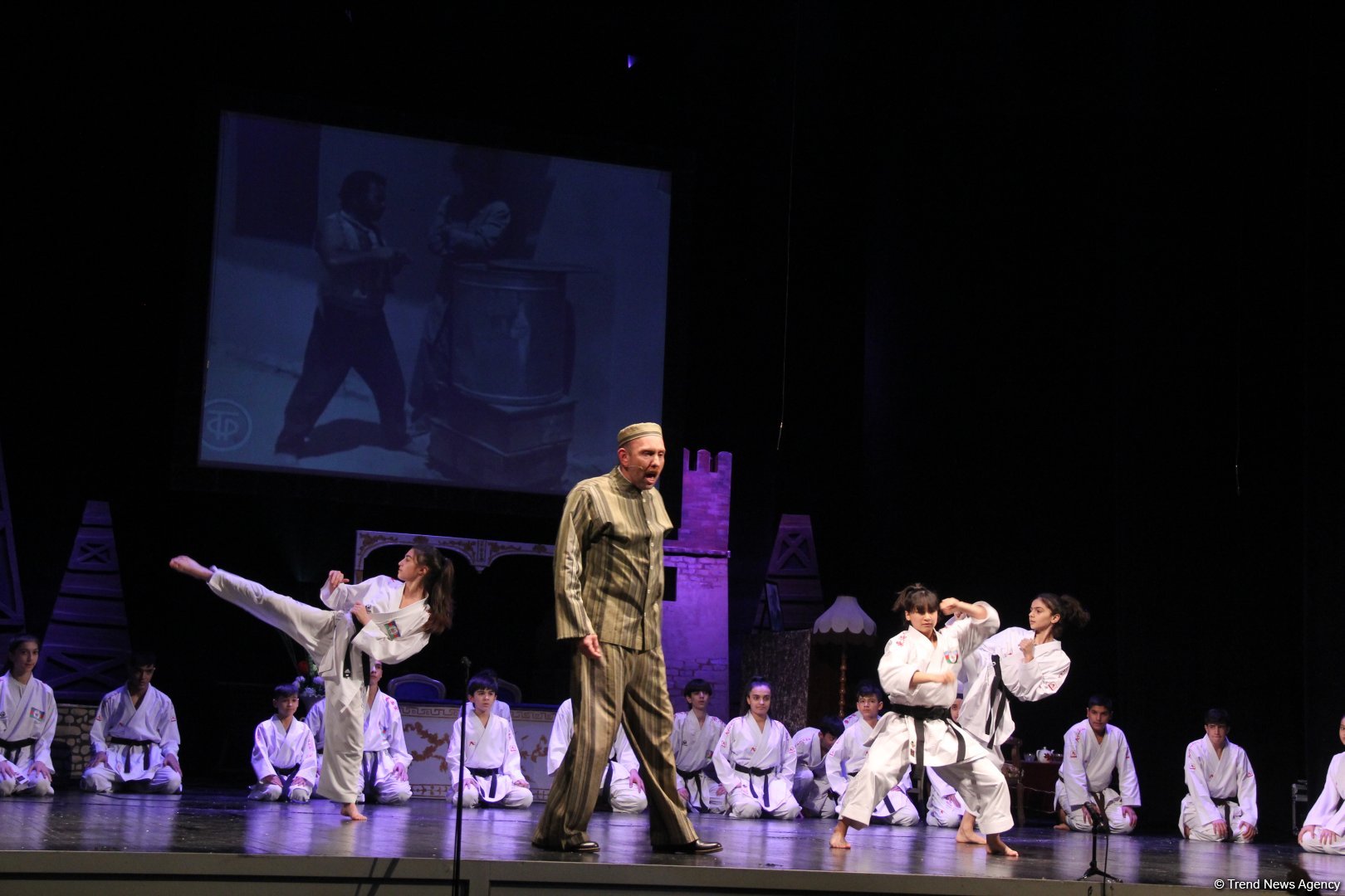 Феерический юбилей Юлия Гусмана в Баку отметили красочным спектаклем "Не бойся, мы с тобой!" (ВИДЕО, ФОТО)