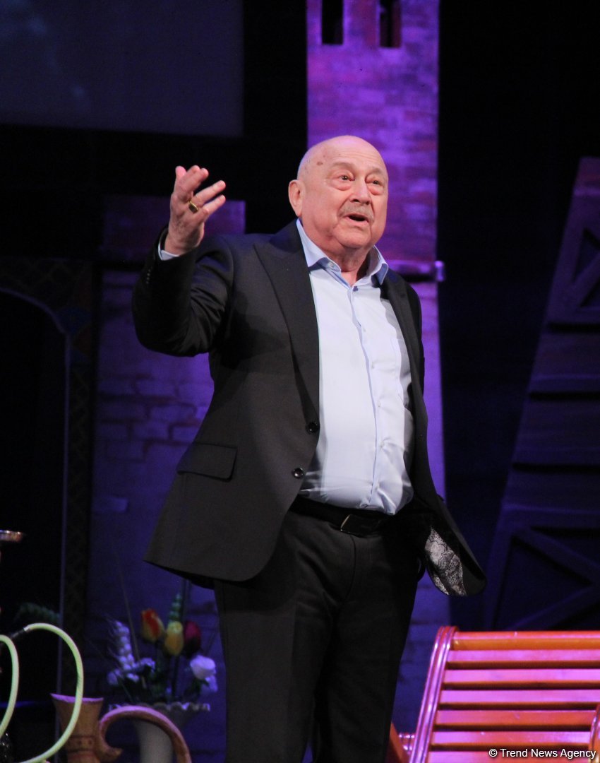 Феерический юбилей Юлия Гусмана в Баку отметили красочным спектаклем "Не бойся, мы с тобой!" (ВИДЕО, ФОТО)