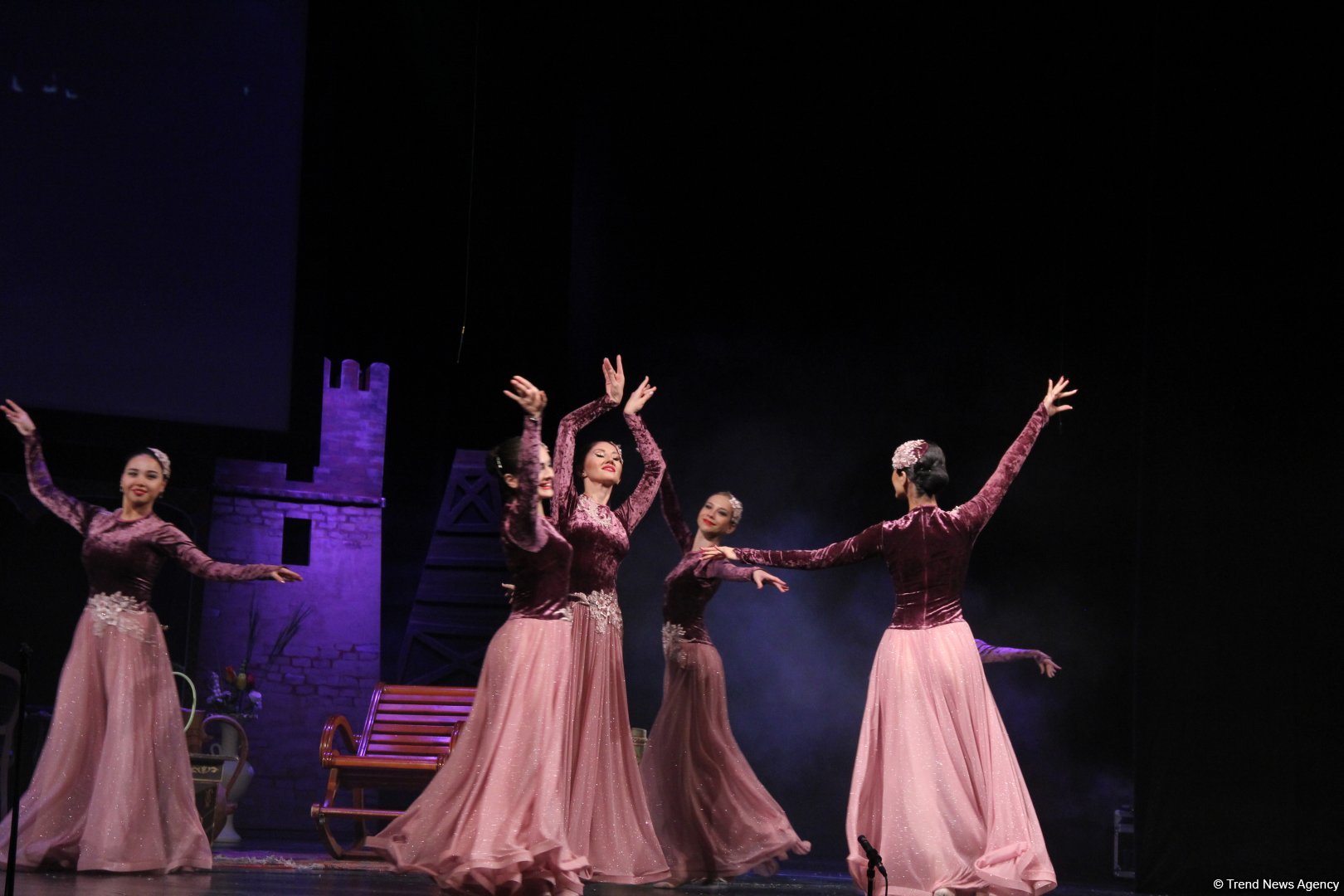 Феерический юбилей Юлия Гусмана в Баку отметили красочным спектаклем "Не бойся, мы с тобой!" (ВИДЕО, ФОТО)