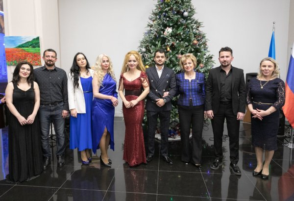 В Баку провели предновогодний концерт эстрадной музыки (ФОТО)