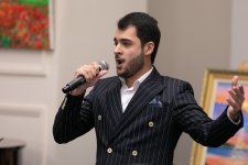 В Баку провели предновогодний концерт эстрадной музыки (ФОТО)