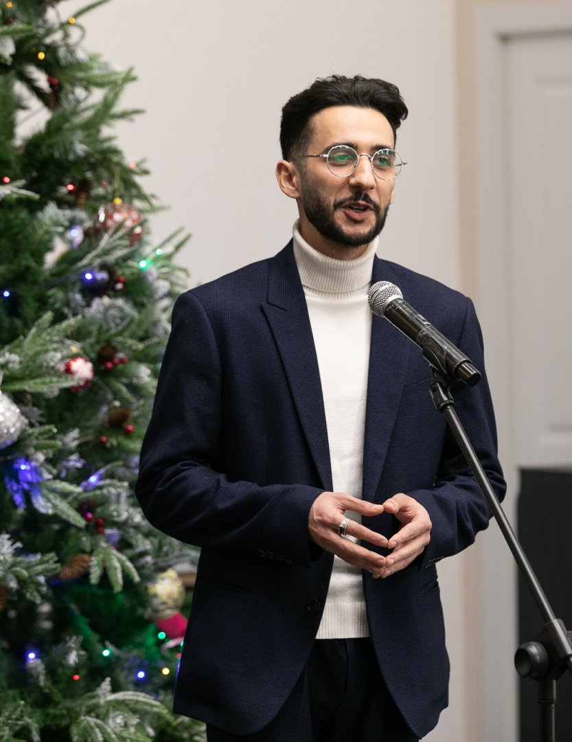 В Баку провели предновогодний концерт эстрадной музыки (ФОТО)