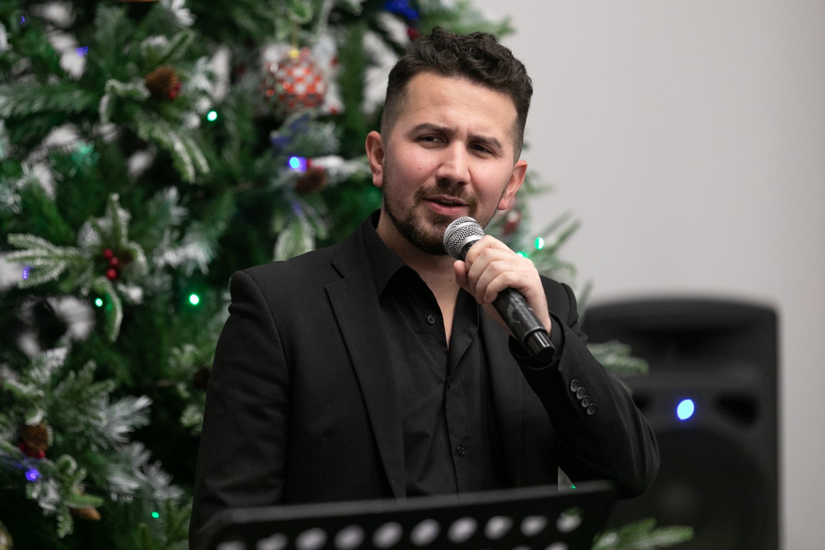 В Баку провели предновогодний концерт эстрадной музыки (ФОТО)