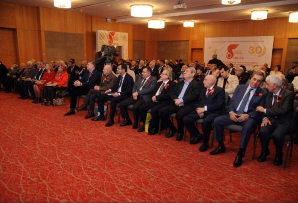 В Баку состоялся международный съезд культурологов, посвященный  100-летию великого лидера Гейдара Алиева (ФОТО)