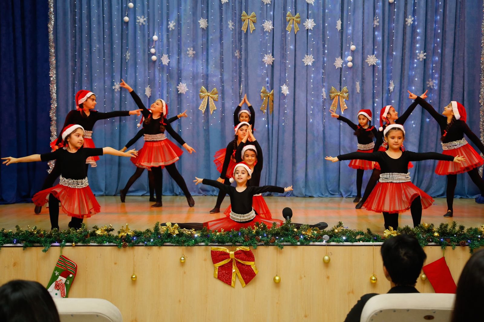 В Баку прошел концерт, посвященный Дню солидарности азербайджанцев мира и Новому году (ФОТО)