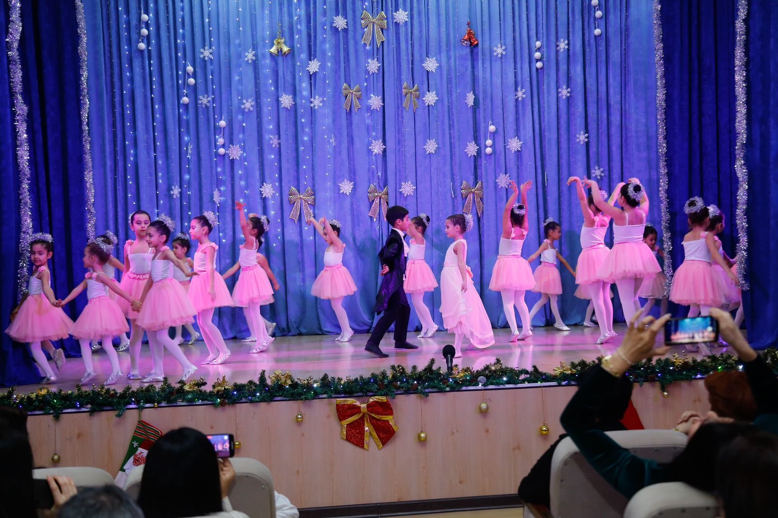 В Баку прошел концерт, посвященный Дню солидарности азербайджанцев мира и Новому году (ФОТО)