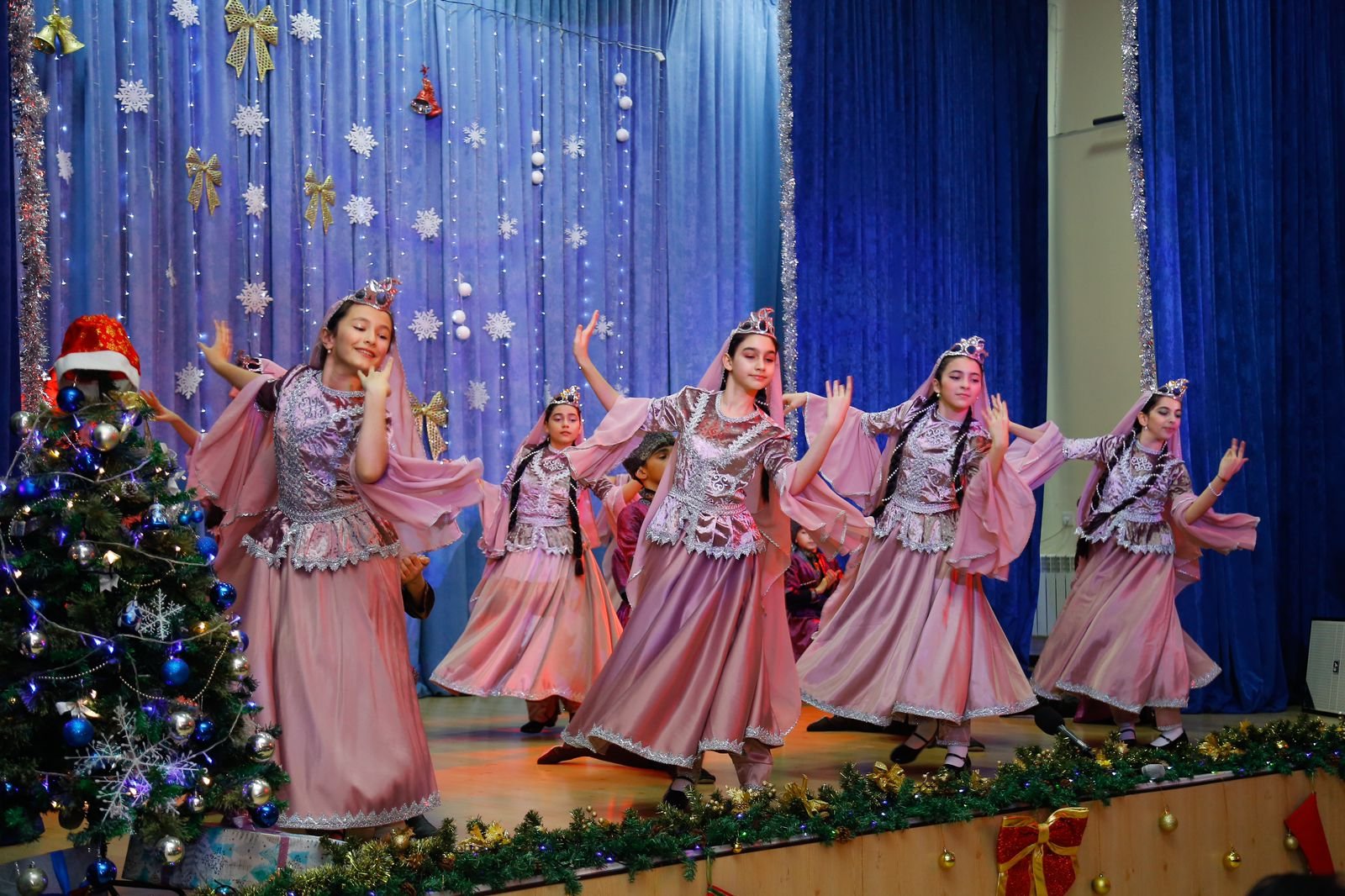 В Баку прошел концерт, посвященный Дню солидарности азербайджанцев мира и Новому году (ФОТО)