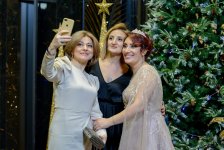 Математик и певица Улькер Гулиева провела творческий вечер в образе королевы (ФОТО)