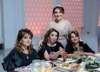 Математик и певица Улькер Гулиева провела творческий вечер в образе королевы (ФОТО)