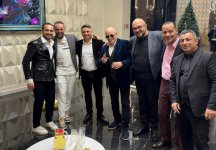 Математик и певица Улькер Гулиева провела творческий вечер в образе королевы (ФОТО)