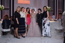 Математик и певица Улькер Гулиева провела творческий вечер в образе королевы (ФОТО)