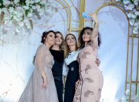 Математик и певица Улькер Гулиева провела творческий вечер в образе королевы (ФОТО)