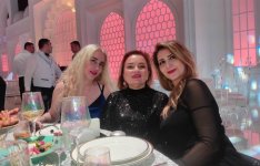 Математик и певица Улькер Гулиева провела творческий вечер в образе королевы (ФОТО)