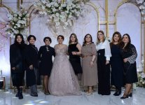 Математик и певица Улькер Гулиева провела творческий вечер в образе королевы (ФОТО)