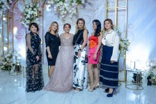 Математик и певица Улькер Гулиева провела творческий вечер в образе королевы (ФОТО)