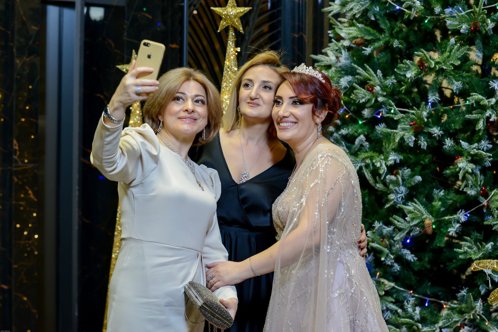 Математик и певица Улькер Гулиева провела творческий вечер в образе королевы (ФОТО)