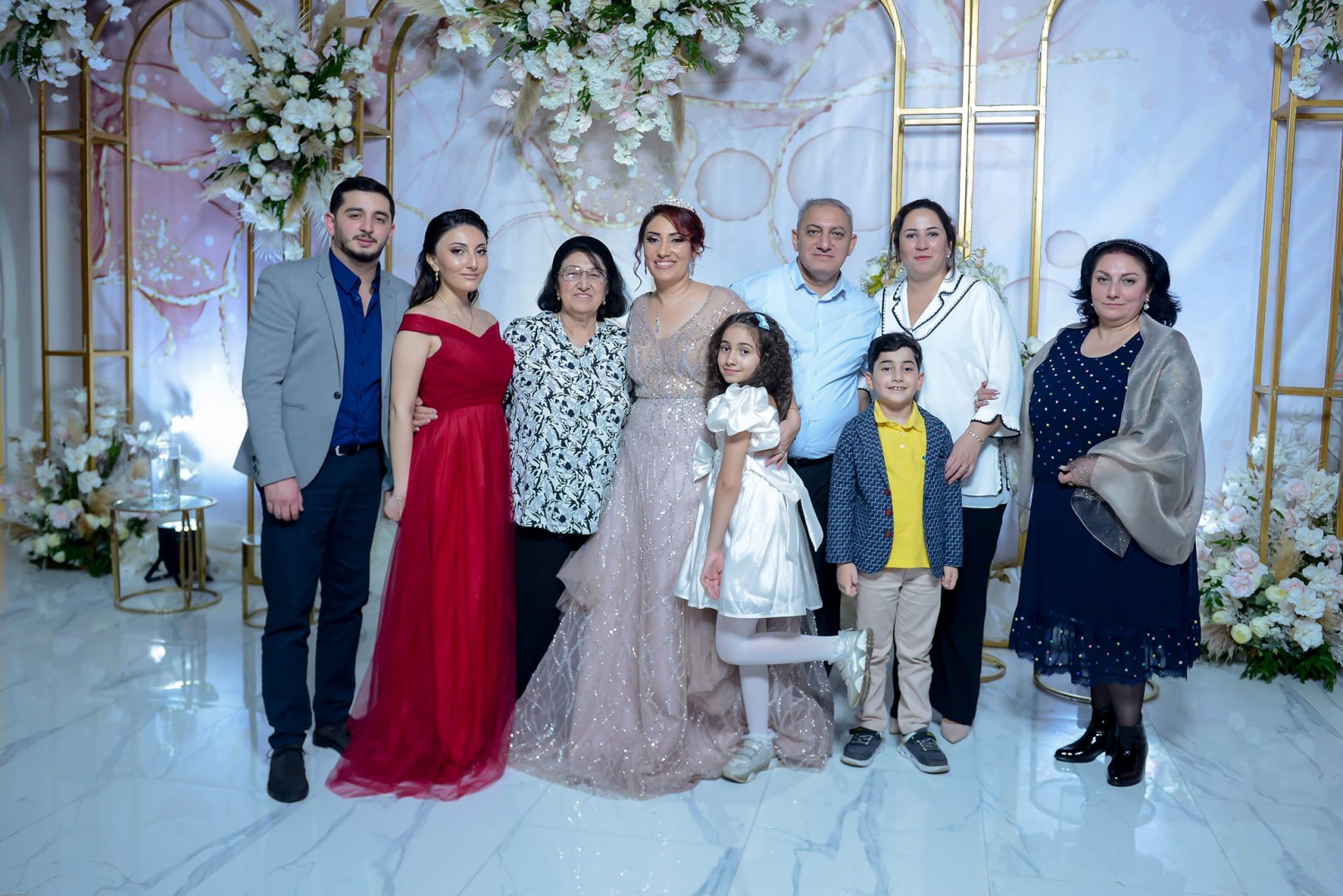 Математик и певица Улькер Гулиева провела творческий вечер в образе королевы (ФОТО)