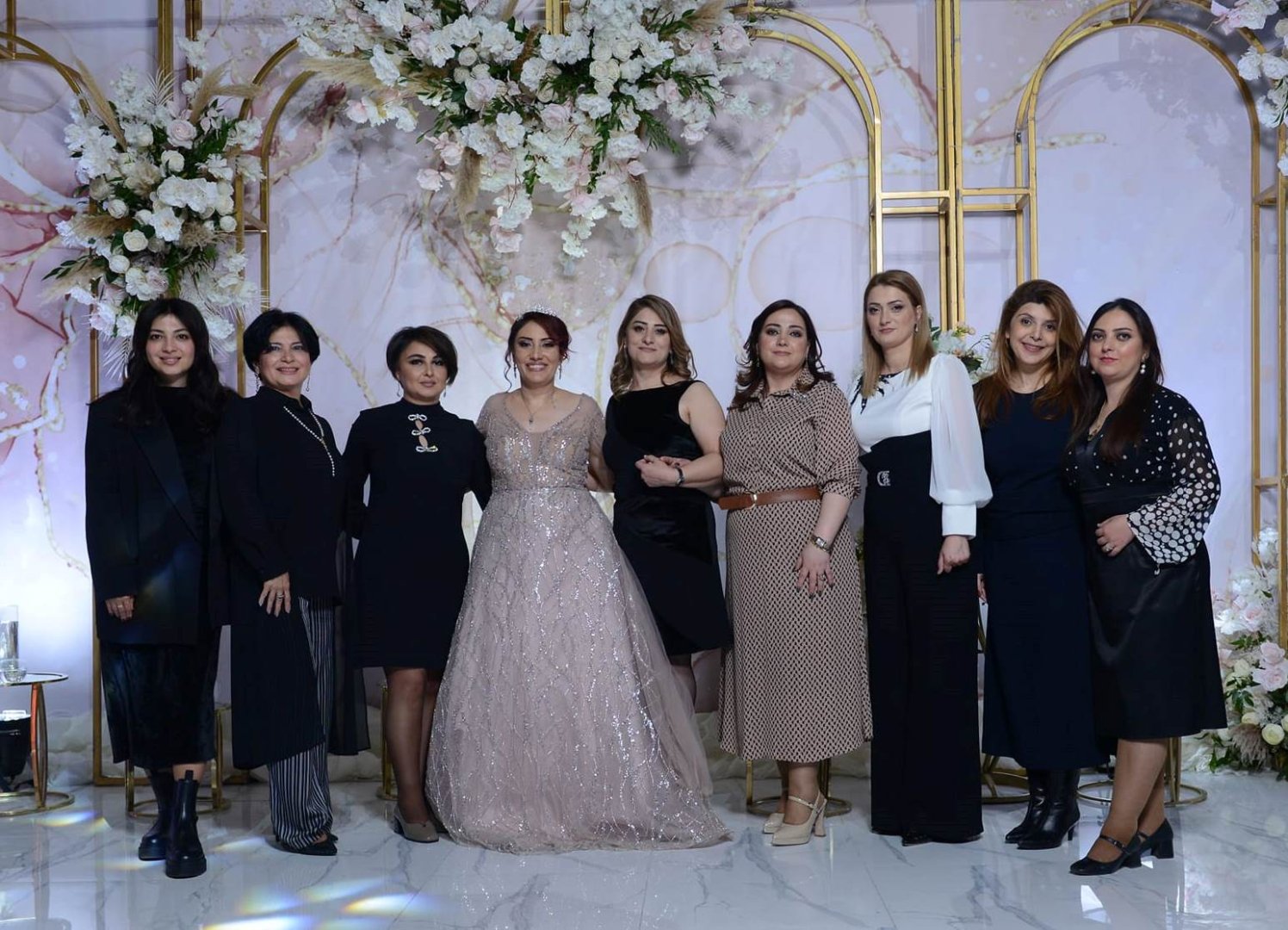 Математик и певица Улькер Гулиева провела творческий вечер в образе королевы (ФОТО)