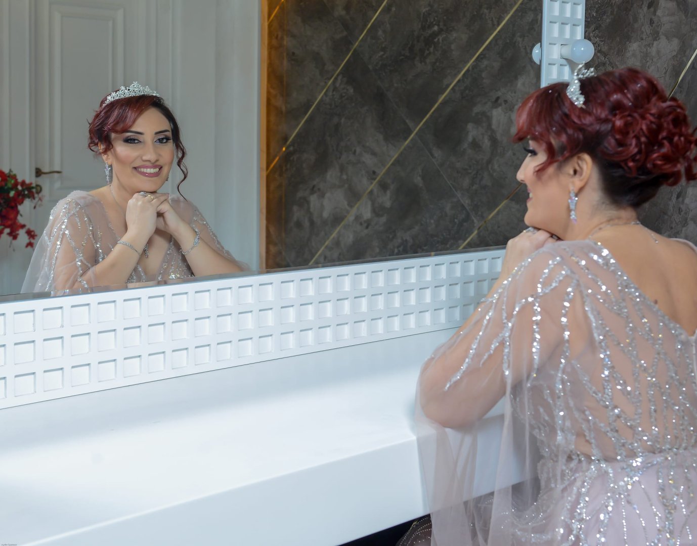 Математик и певица Улькер Гулиева провела творческий вечер в образе королевы (ФОТО)