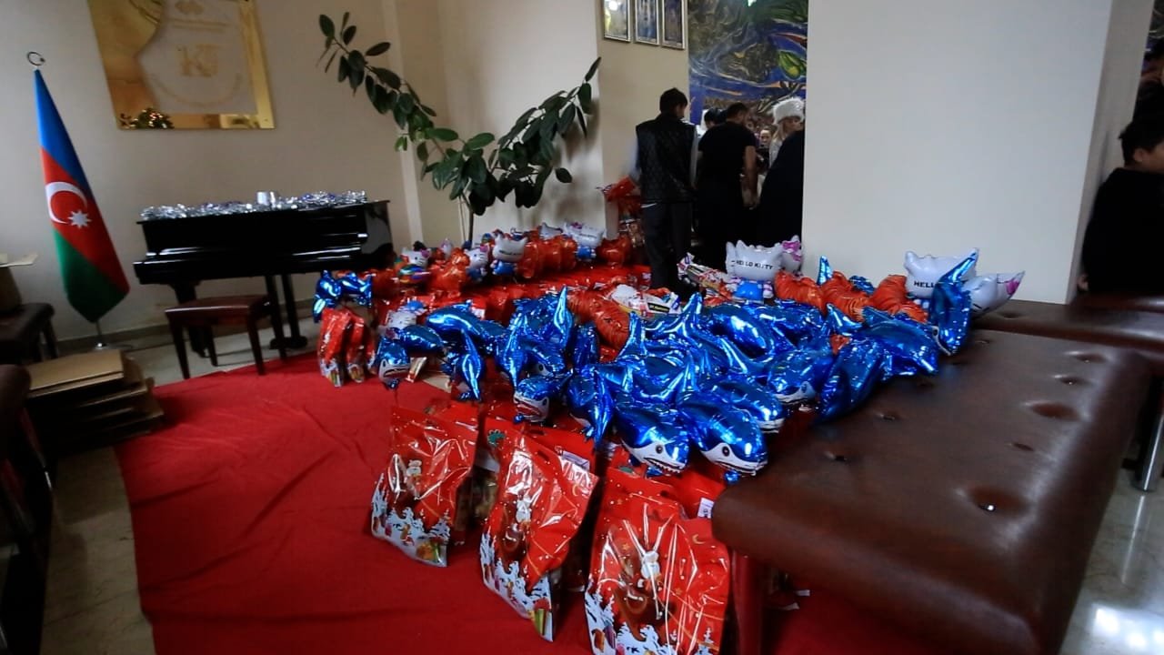 Новогодняя зимняя сказка в Баку - без соцсетей и мобильных телефонов (ФОТО)