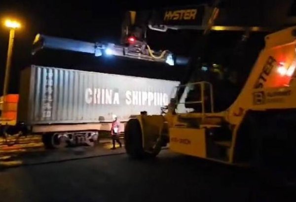 Из Сианя в Алят оперативно доставлена партия контейнеров (ФОТО)