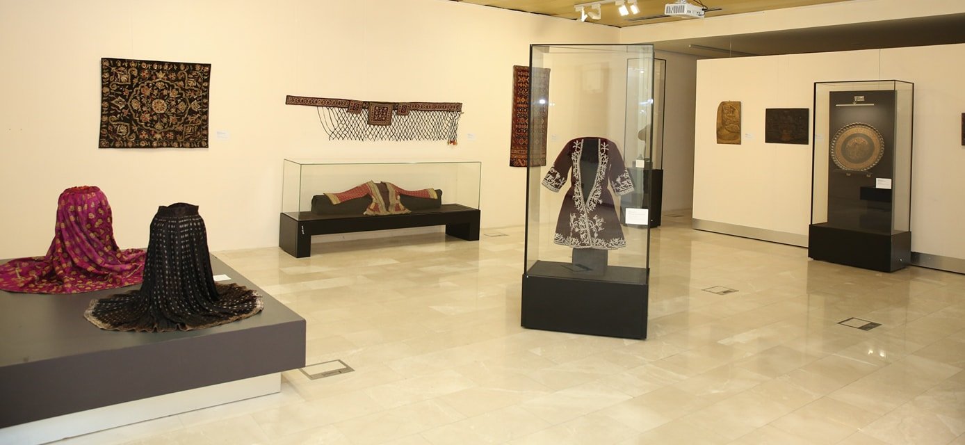 Достояние, неподвластное времени – выставка ковров, ювелирных изделий и вышивки в Баку (ФОТО)