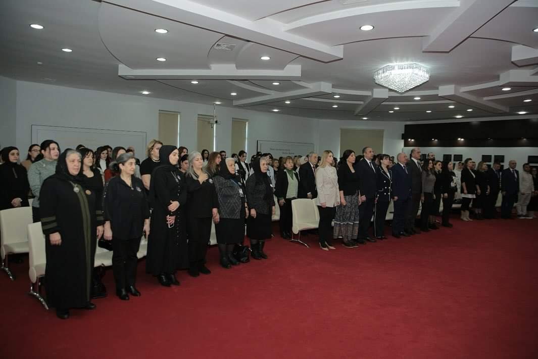 Флора Керимова встретилась с поклонниками (ФОТО)