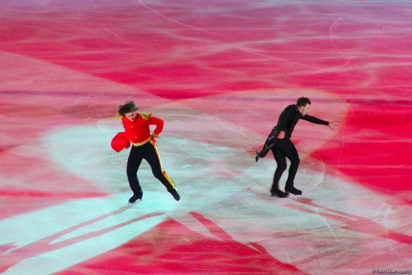 Впервые в Баку представлено феерическое шоу на льду "Сказки Евгения Плющенко" (ВИДЕО, ФОТО)