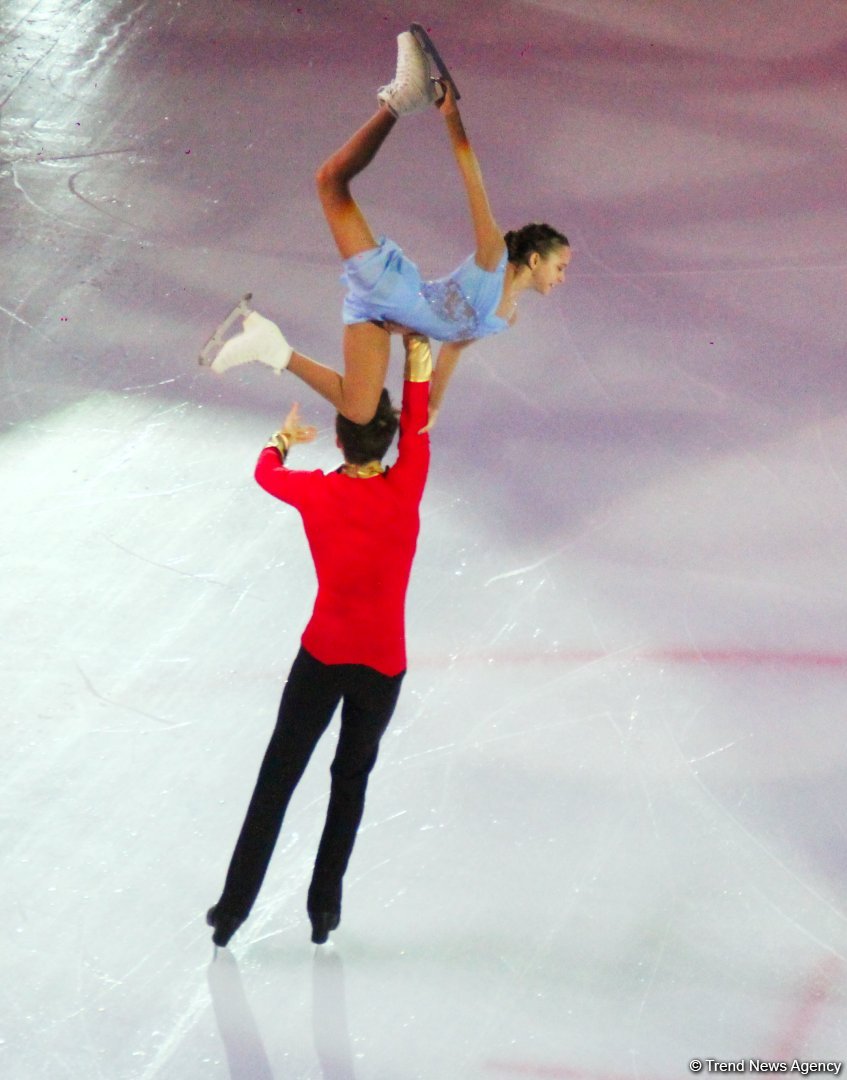 Впервые в Баку представлено феерическое шоу на льду "Сказки Евгения Плющенко" (ВИДЕО, ФОТО)