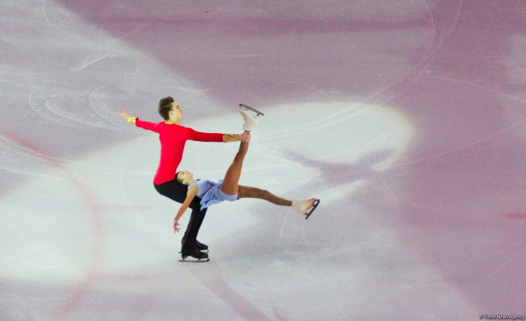 Впервые в Баку представлено феерическое шоу на льду "Сказки Евгения Плющенко" (ВИДЕО, ФОТО)