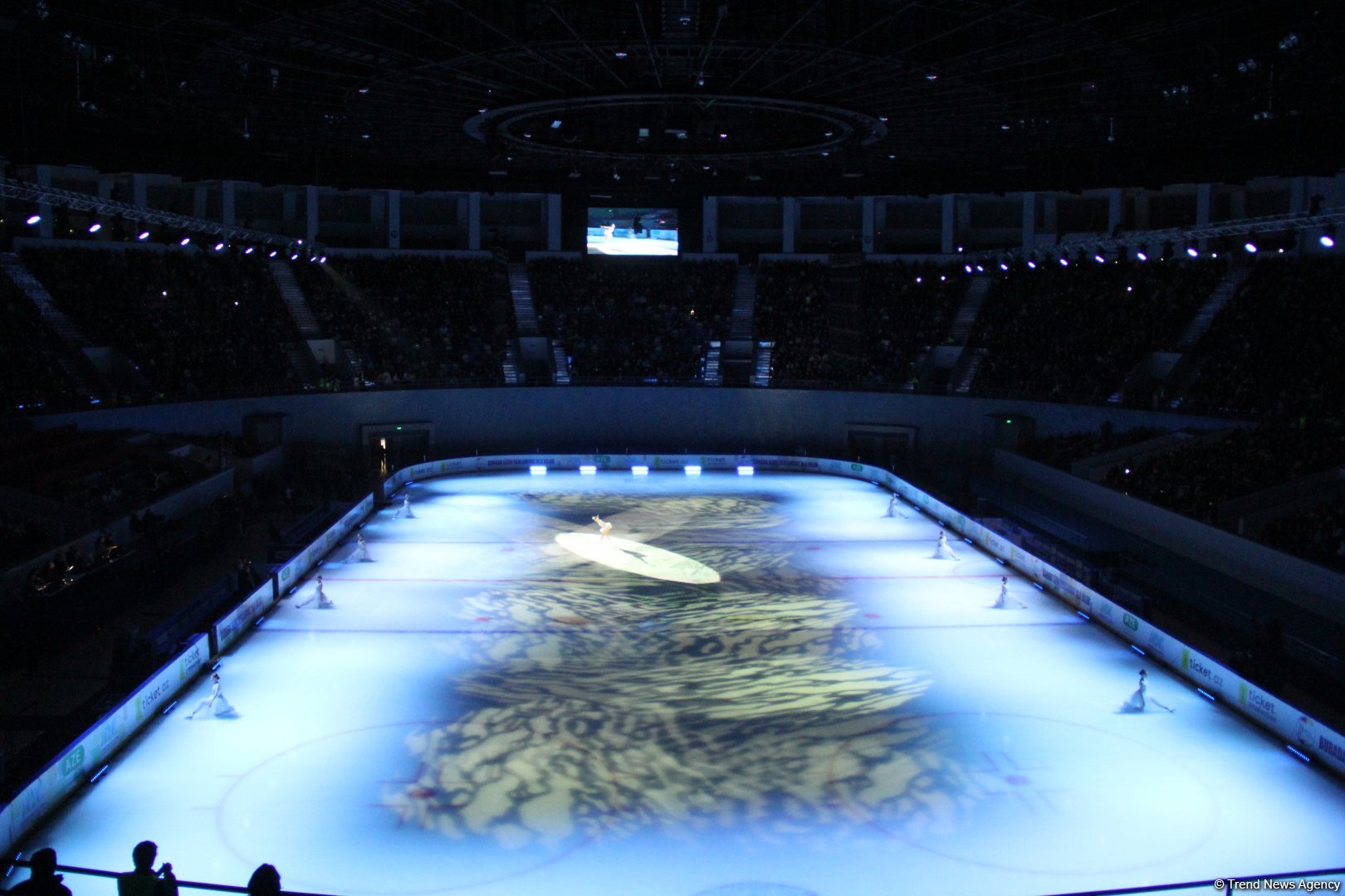 Впервые в Баку представлено феерическое шоу на льду "Сказки Евгения Плющенко" (ВИДЕО, ФОТО)