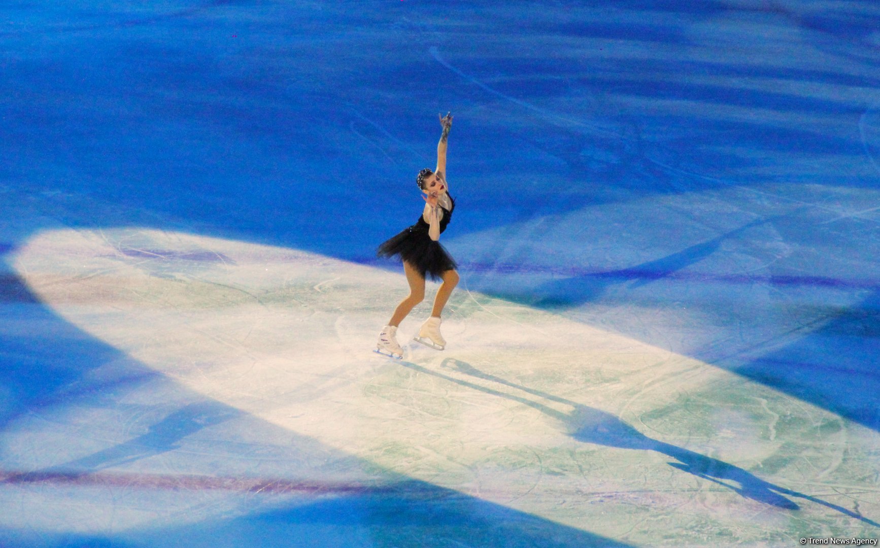 Впервые в Баку представлено феерическое шоу на льду "Сказки Евгения Плющенко" (ВИДЕО, ФОТО)