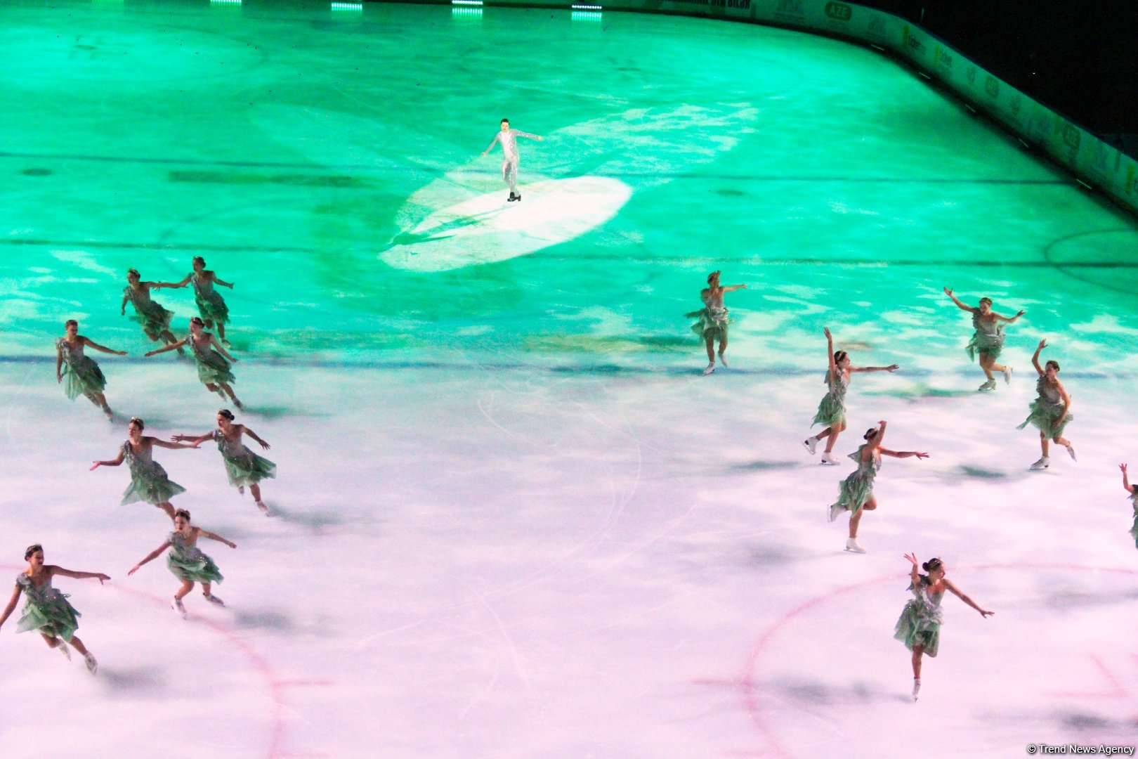 Впервые в Баку представлено феерическое шоу на льду "Сказки Евгения Плющенко" (ВИДЕО, ФОТО)