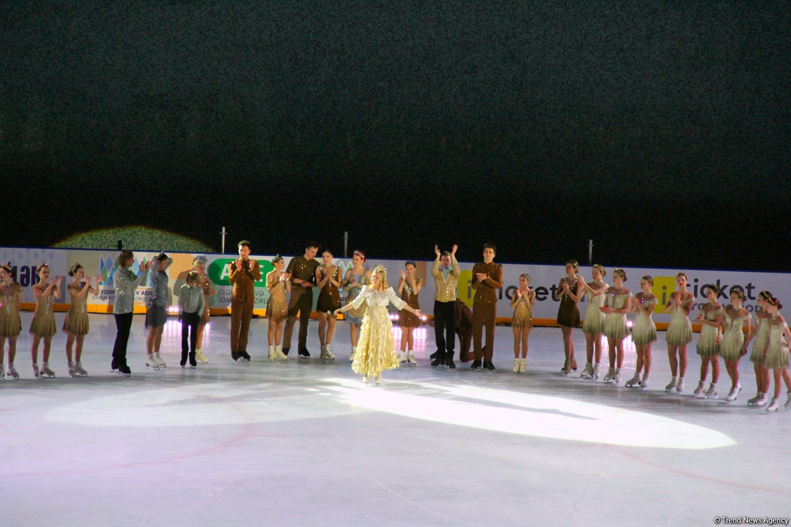 Впервые в Баку представлено феерическое шоу на льду "Сказки Евгения Плющенко" (ВИДЕО, ФОТО)