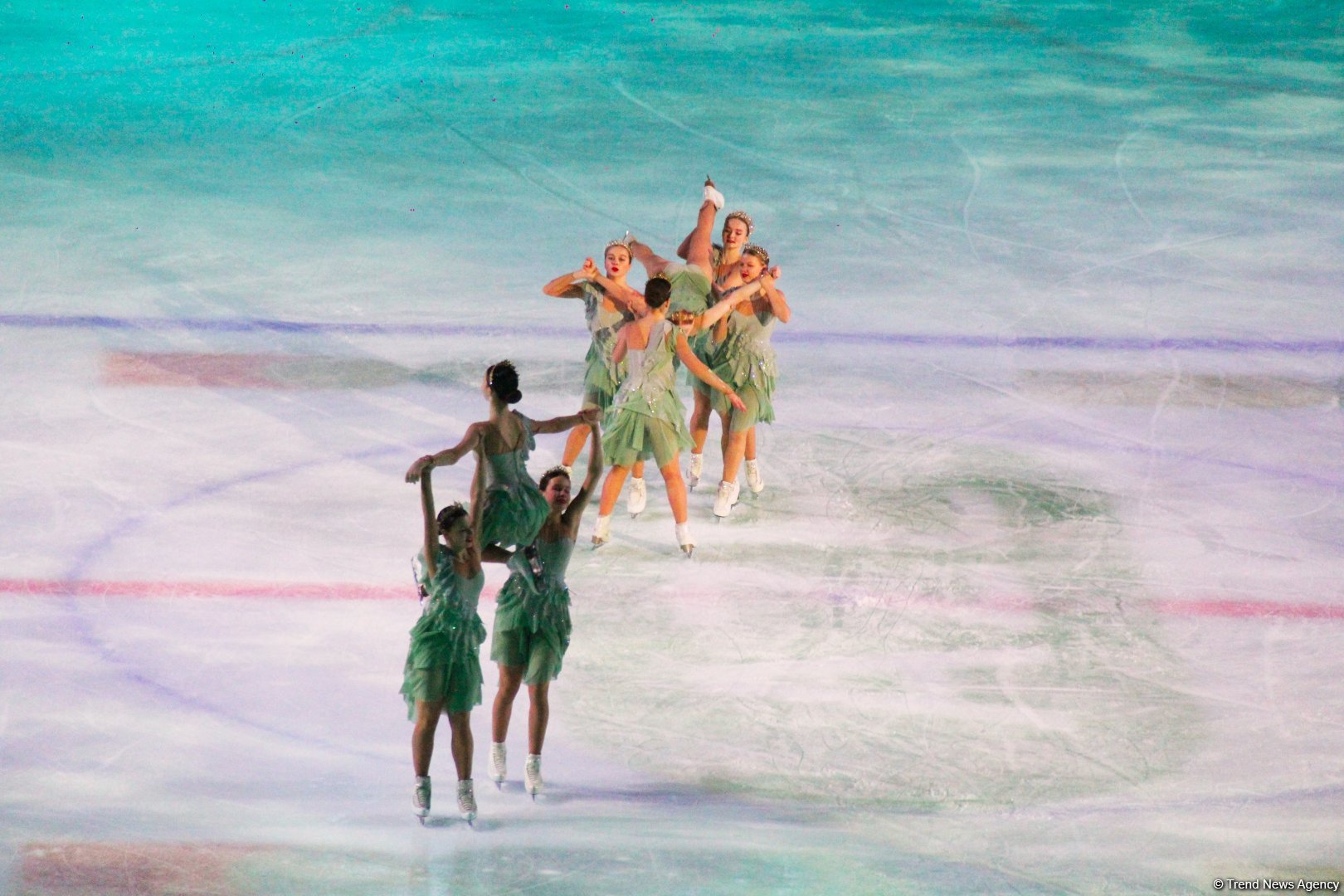 Впервые в Баку представлено феерическое шоу на льду "Сказки Евгения Плющенко" (ВИДЕО, ФОТО)