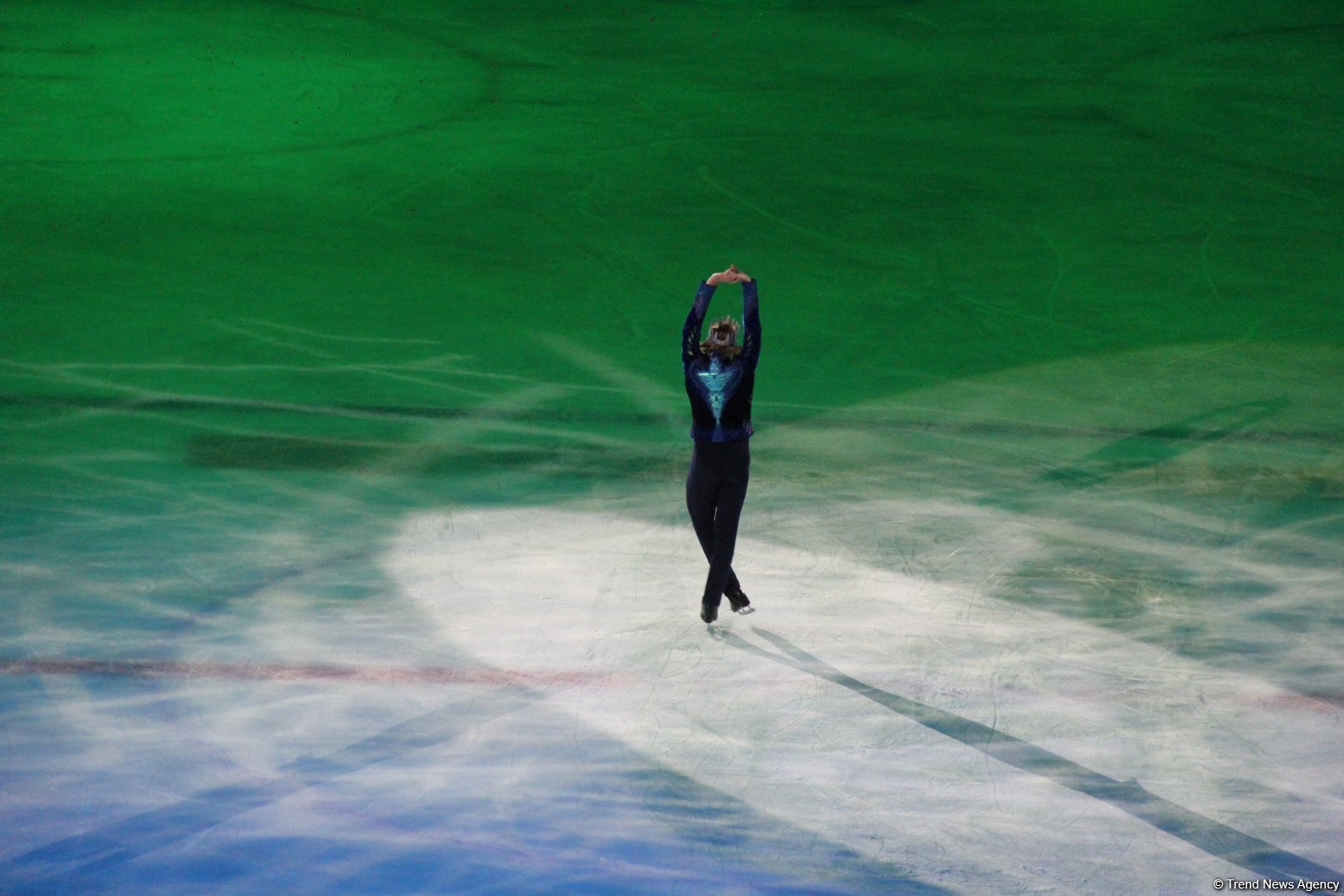 Впервые в Баку представлено феерическое шоу на льду "Сказки Евгения Плющенко" (ВИДЕО, ФОТО)