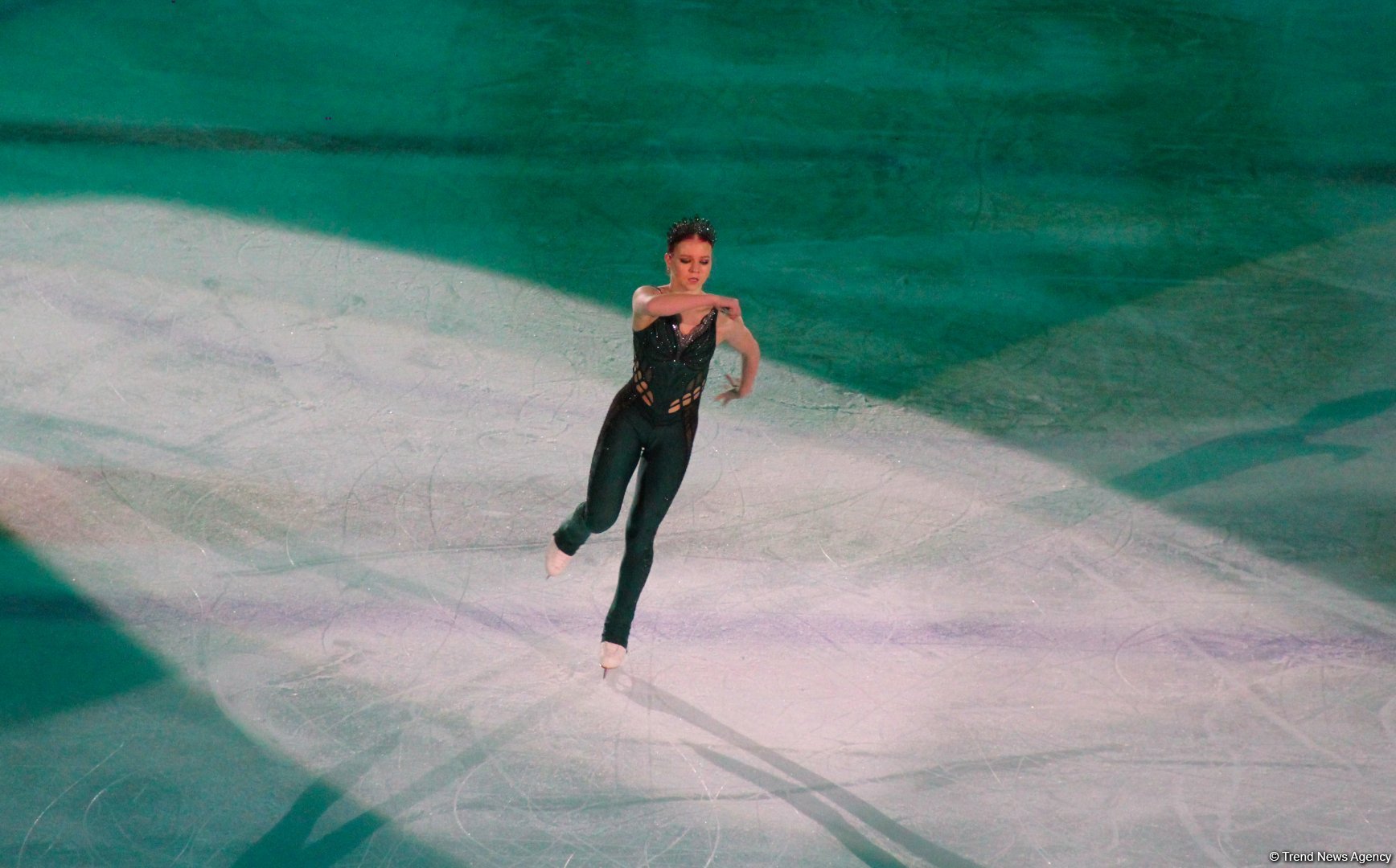 Впервые в Баку представлено феерическое шоу на льду "Сказки Евгения Плющенко" (ВИДЕО, ФОТО)