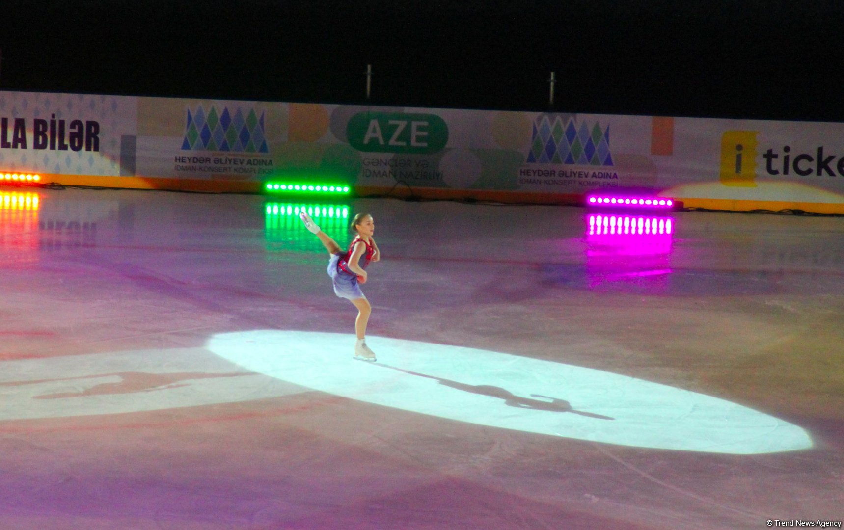 Впервые в Баку представлено феерическое шоу на льду "Сказки Евгения Плющенко" (ВИДЕО, ФОТО)